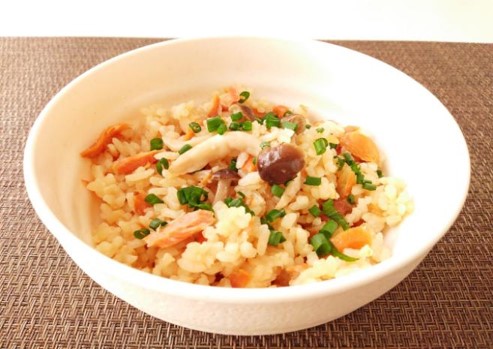 鮭としめじの炊き込みご飯